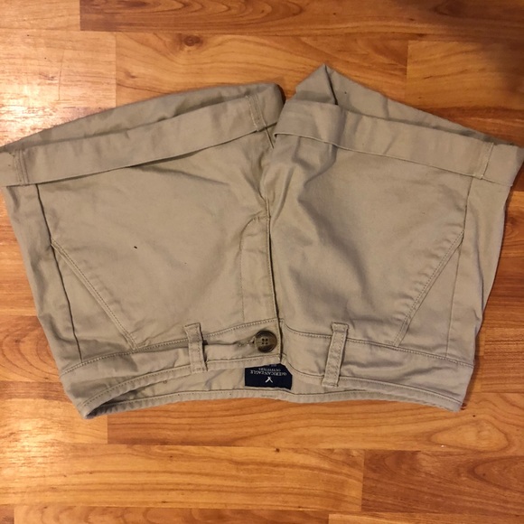 Beige shorts - Picture 1 of 2